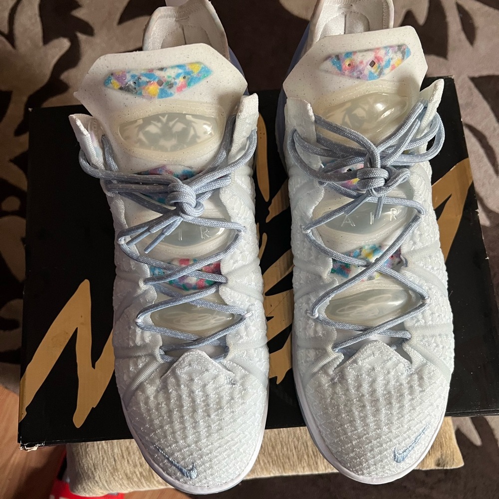 Lebron XVIII BLUE TINT/WHITE/CLEAR    CW3156-400